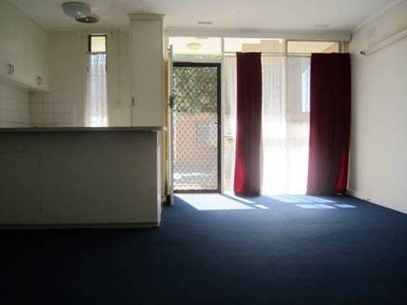 2 262 Civic Parade, Altona VIC 3018