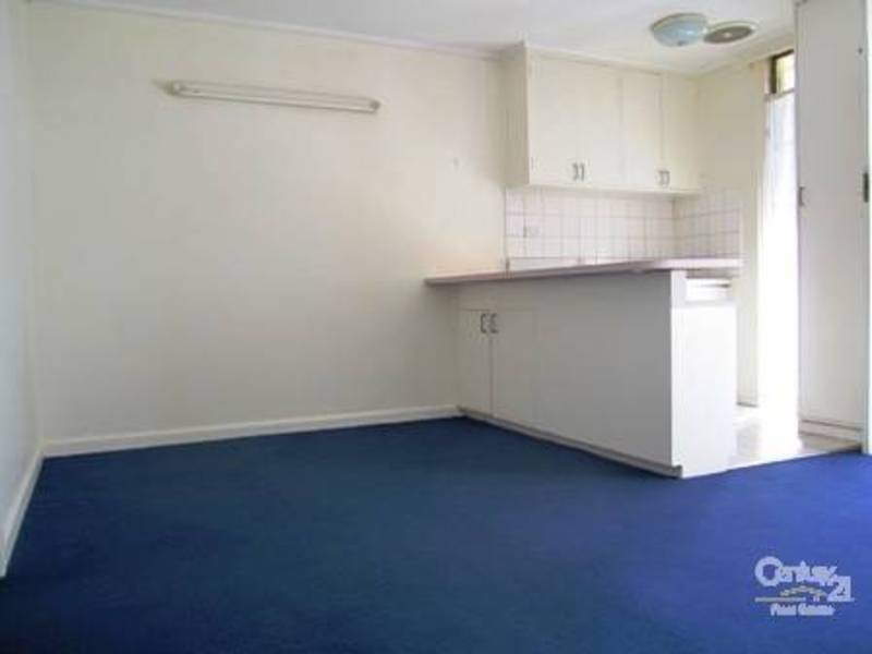 2 262 Civic Parade, Altona VIC 3018