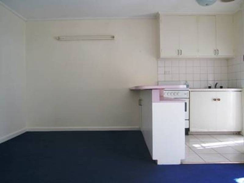2 262 Civic Parade, Altona VIC 3018