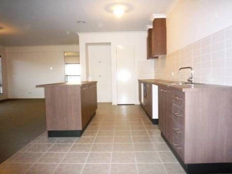 164 Sanctuary Lakes South Blvd, Point Cook VIC 3030