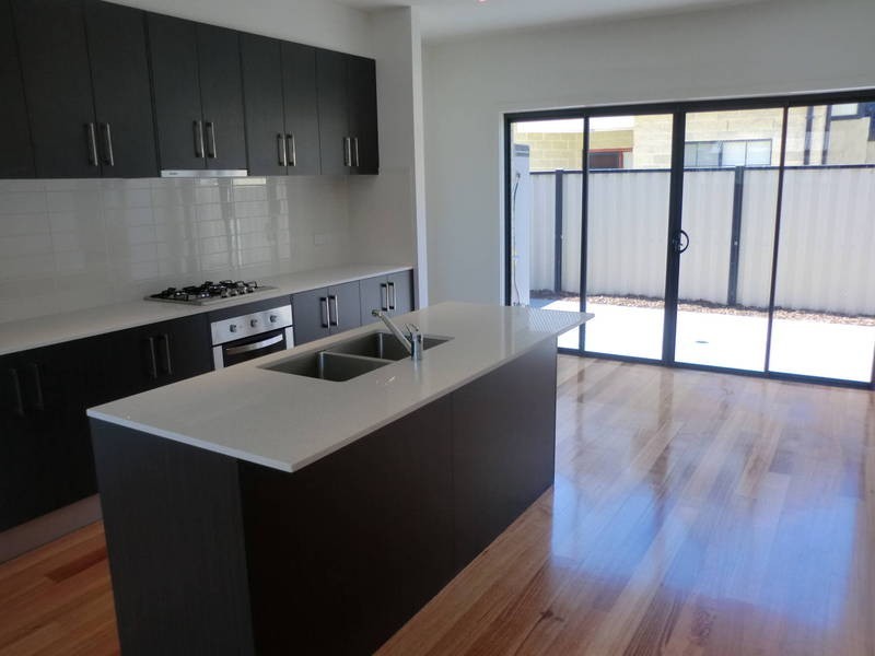 2/41 Grieve Parade, Altona VIC 3018