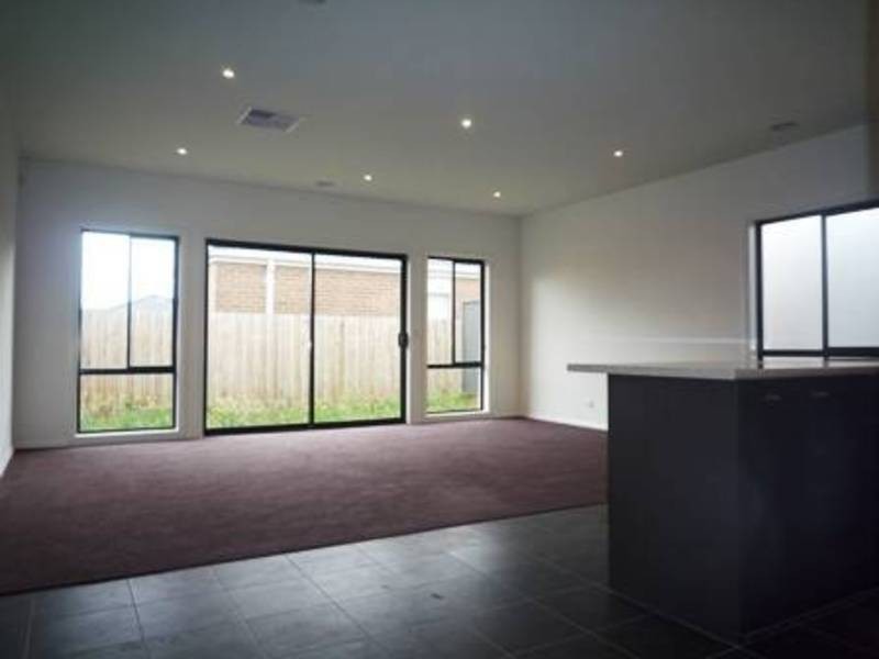 2/7 Bridlepath Drive, Truganina VIC 3029