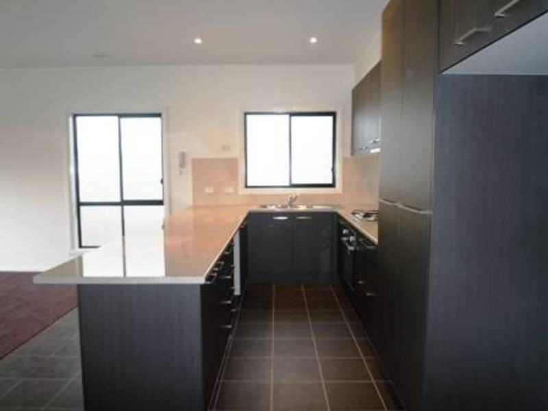 2/7 Bridlepath Drive, Truganina VIC 3029