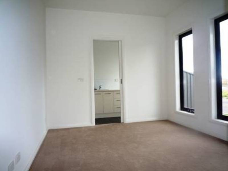 2/7 Bridlepath Drive, Truganina VIC 3029