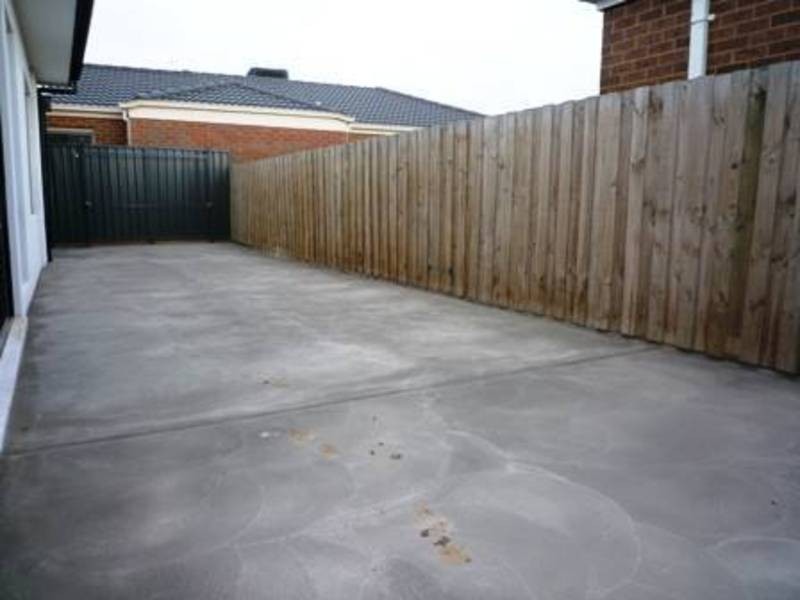 2/7 Bridlepath Drive, Truganina VIC 3029