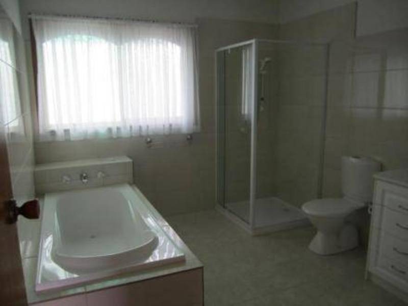 20 Balaclava Ave, Altona Meadows VIC 3028