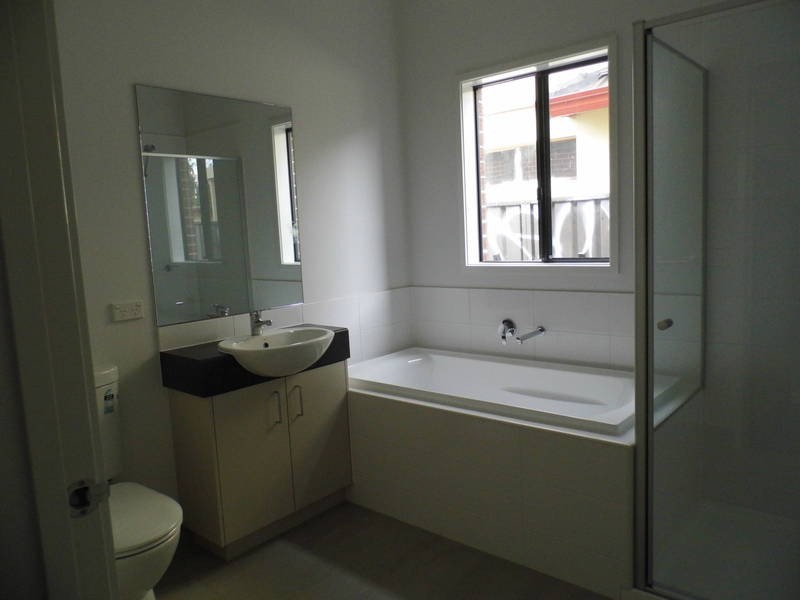 2/47 Alma Avenue, Altona Meadows VIC 3028