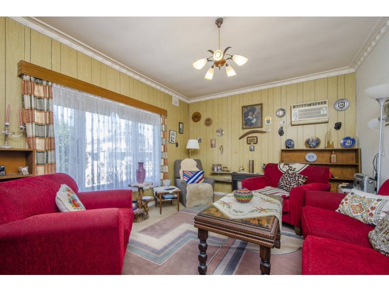 14 Almond Aveunue, Brooklyn VIC 3012