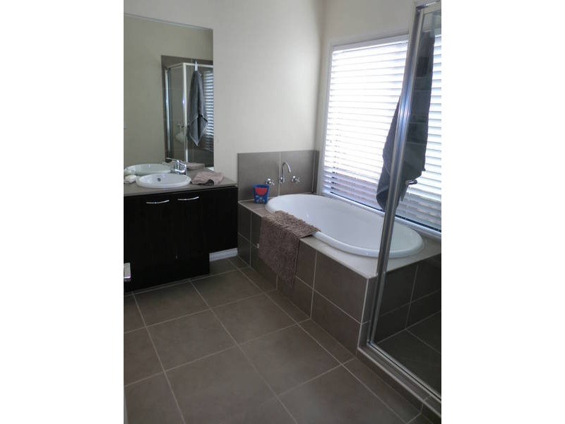 11 McLachlan Drive, Williams Landing VIC 3027