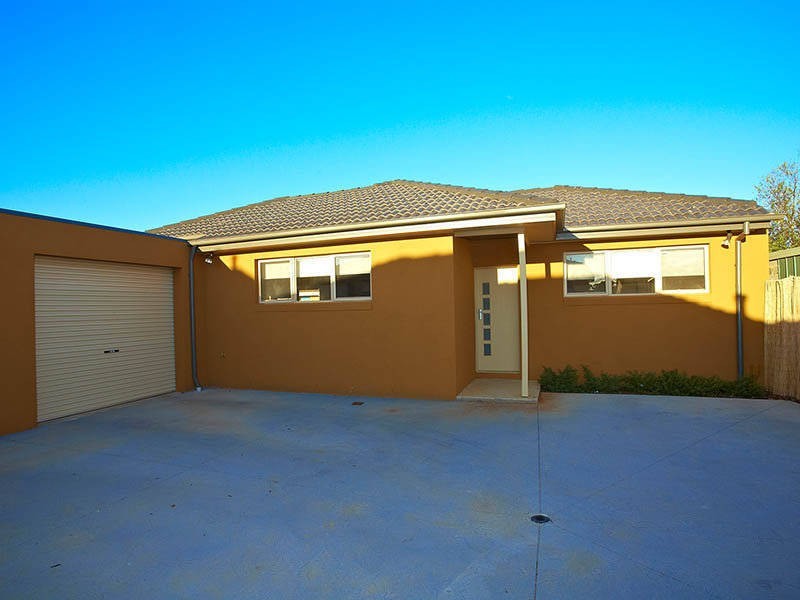 2/27 Heffernan Street, Laverton VIC 3028