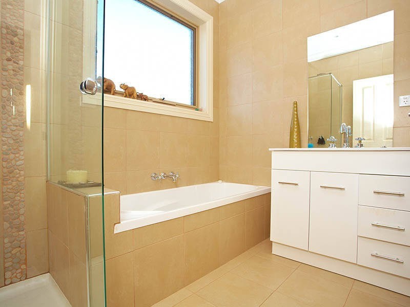 2/27 Heffernan Street, Laverton VIC 3028