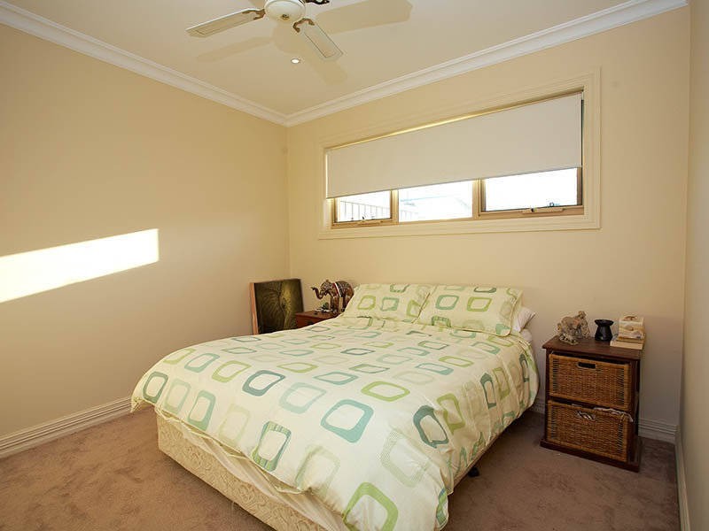 2/27 Heffernan Street, Laverton VIC 3028