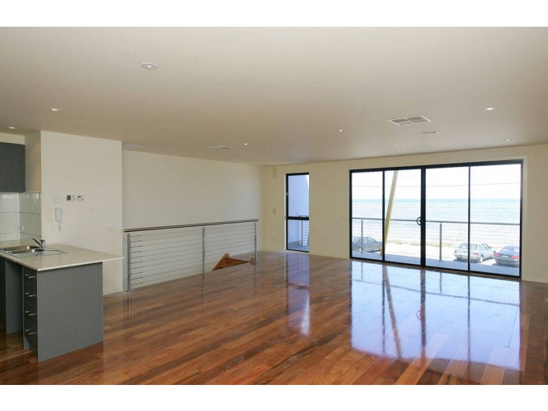 2/369 Esplanade, Altona VIC 3018