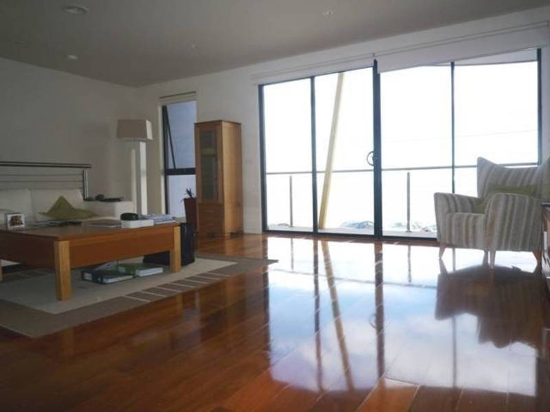 2/369 Esplanade, Altona VIC 3018