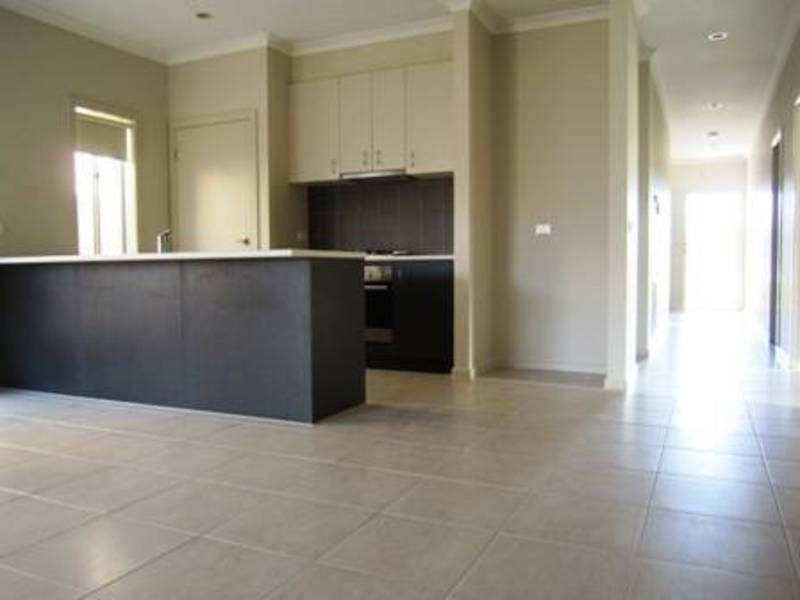 10 Glider Street, Point Cook VIC 3030