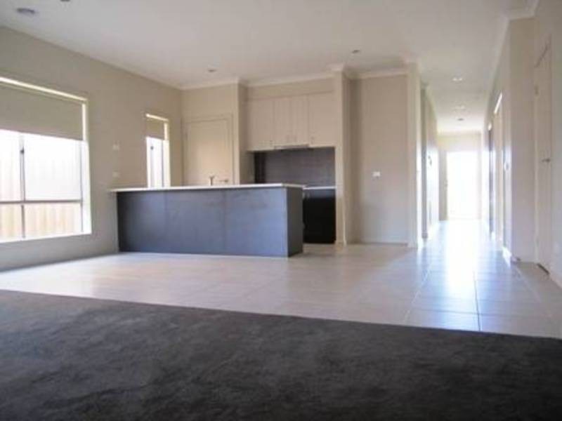 10 Glider Street, Point Cook VIC 3030