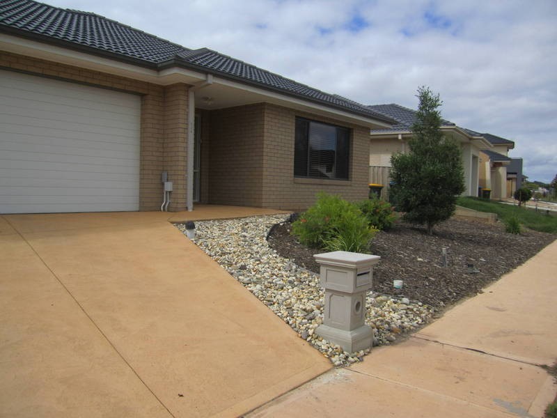 164 Sanctuary Lakes South Blvd, Point Cook VIC 3030