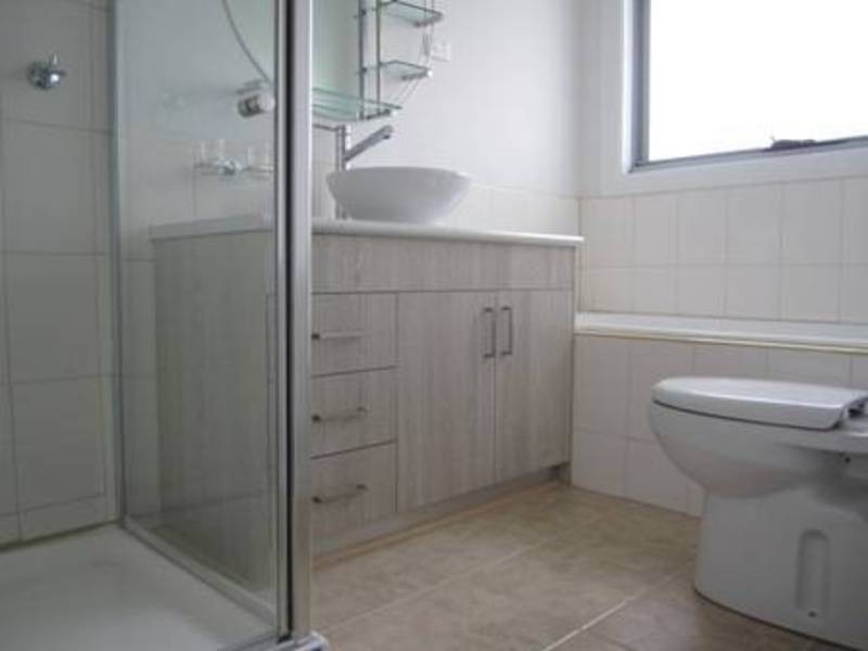 1/130 McIntosh Road, Altona North VIC 3025