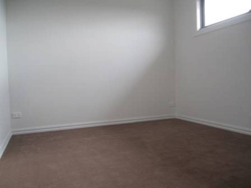 1/130 McIntosh Road, Altona North VIC 3025