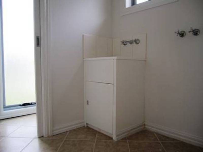 1/130 McIntosh Road, Altona North VIC 3025