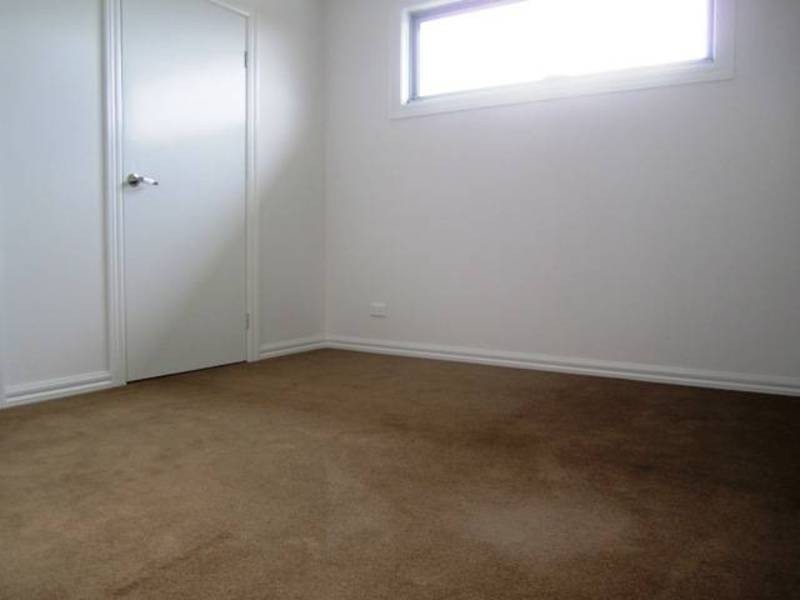 2/130  McIntosh Road, Altona North VIC 3025