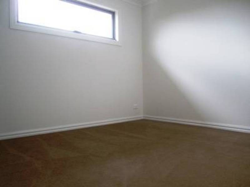 2/130  McIntosh Road, Altona North VIC 3025