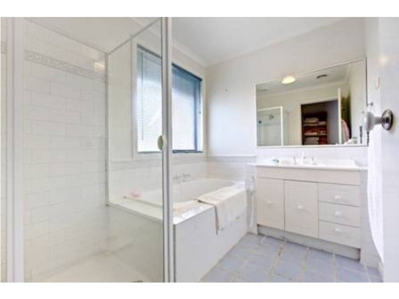 1A Huggins Crt, Altona Meadows VIC 3028