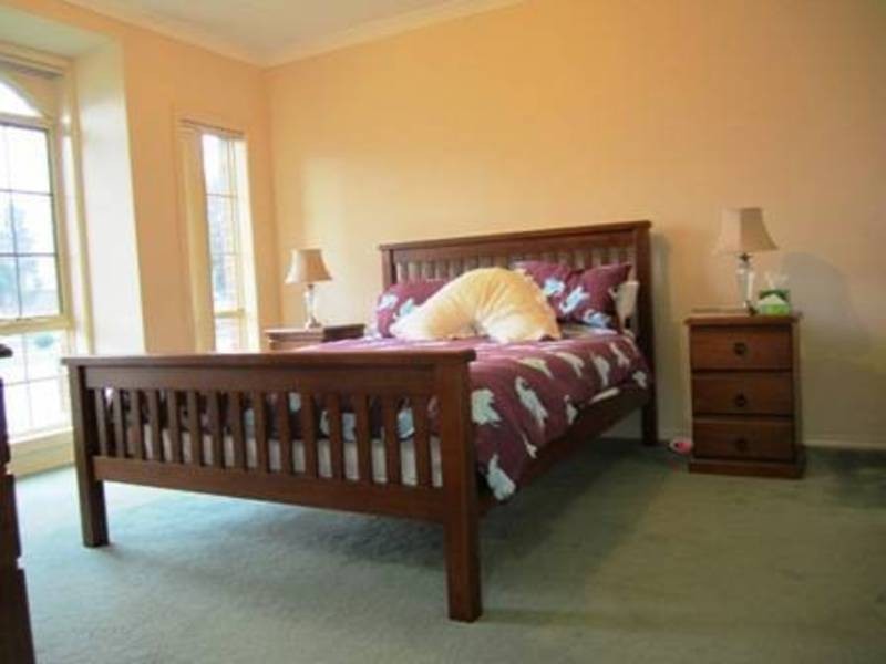 1 Newham Way, Altona Meadows VIC 3028