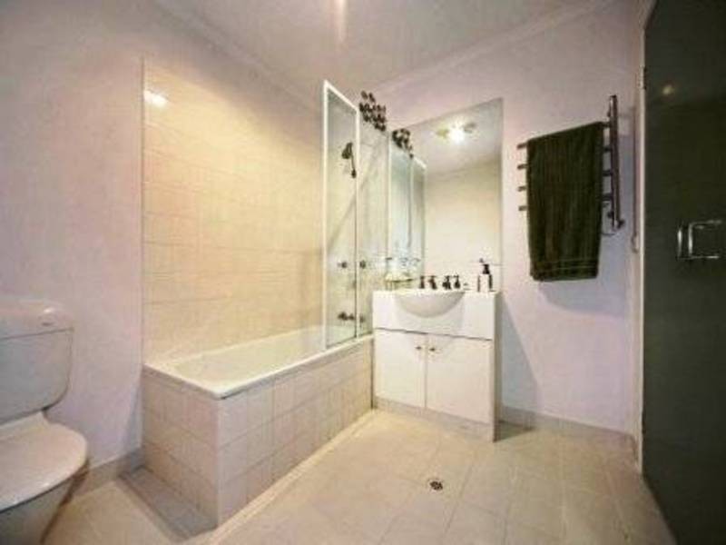 1/18 Ireland Street, West Melbourne VIC 3003