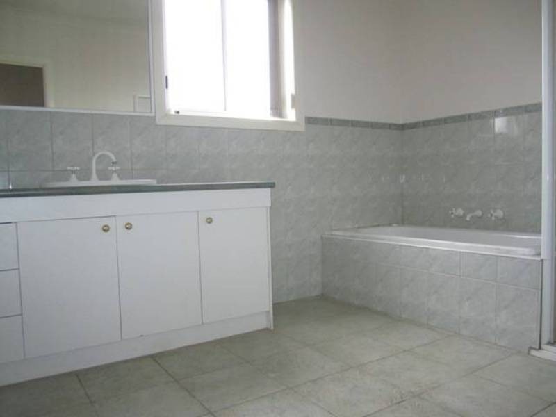 4/35 Rokewood Crescent, Meadow Heights VIC 3048