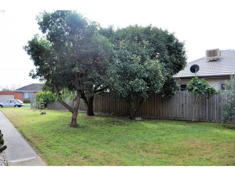 3/3-5  Robin Street, Altona VIC 3018