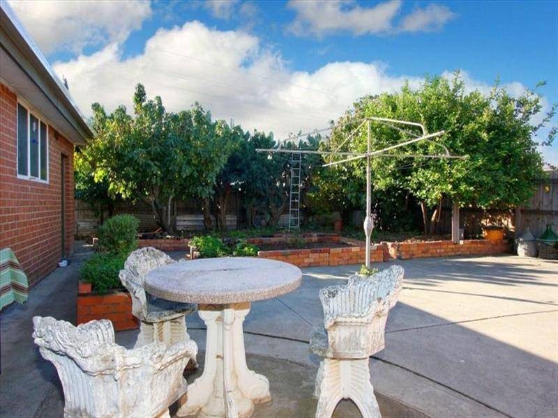 8 Anstey Avenue, Reservoir VIC 3073