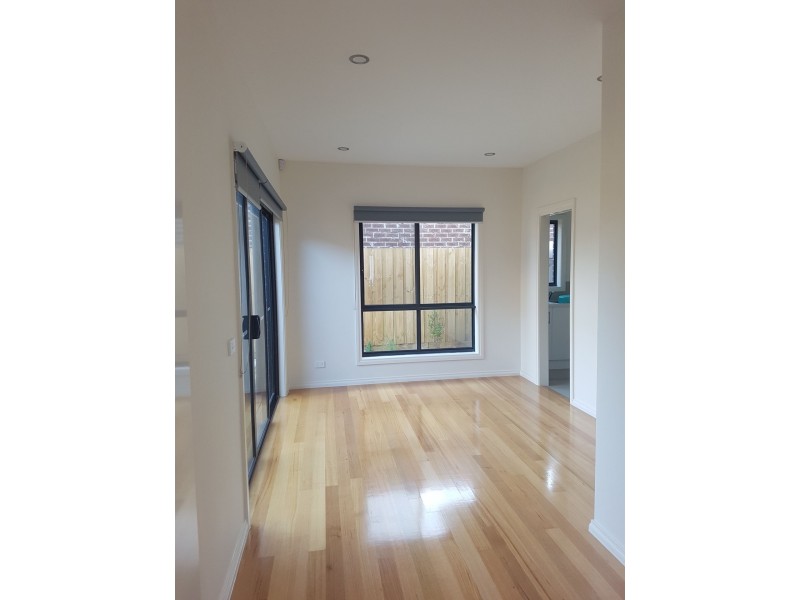 5 Jessie Hunter Street, Hadfield VIC 3046