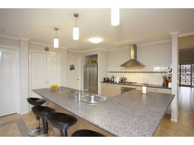 Caroline Springs VIC 3023