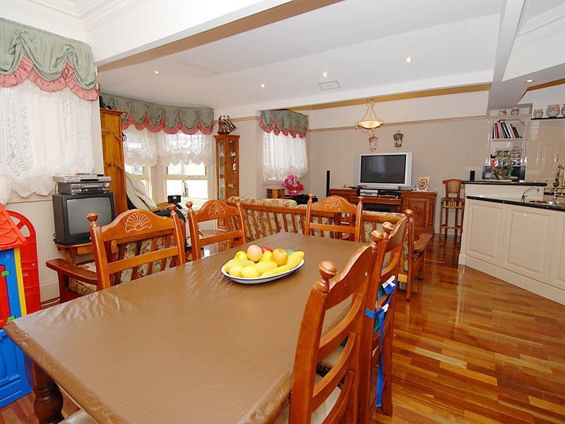 25 Parkin Ave, Caroline Springs VIC 3023