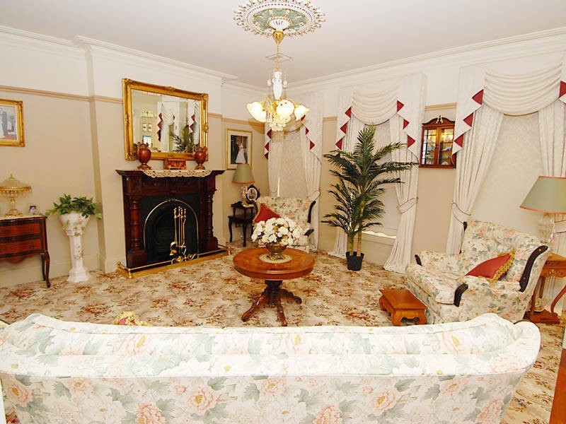 25 Parkin Ave, Caroline Springs VIC 3023