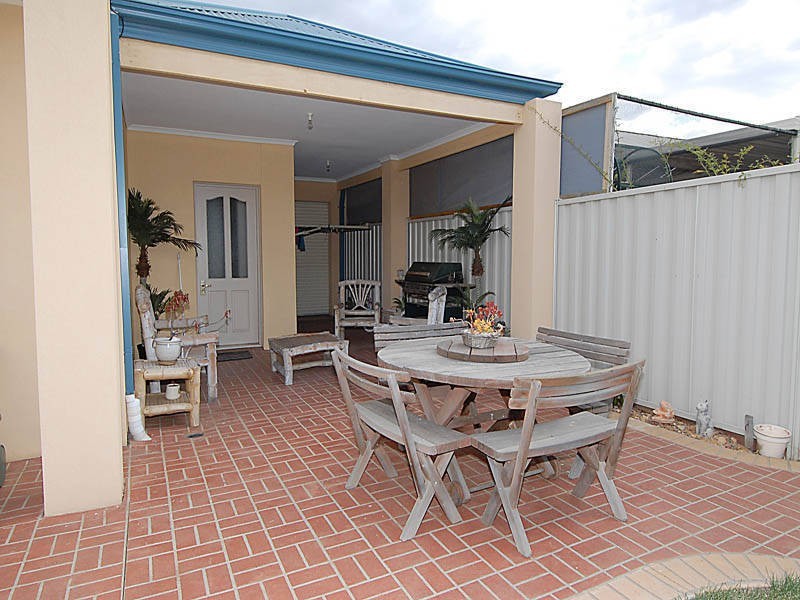 25 Parkin Ave, Caroline Springs VIC 3023