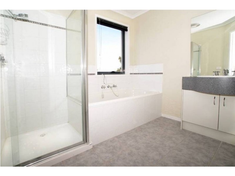 Caroline Springs VIC 3023