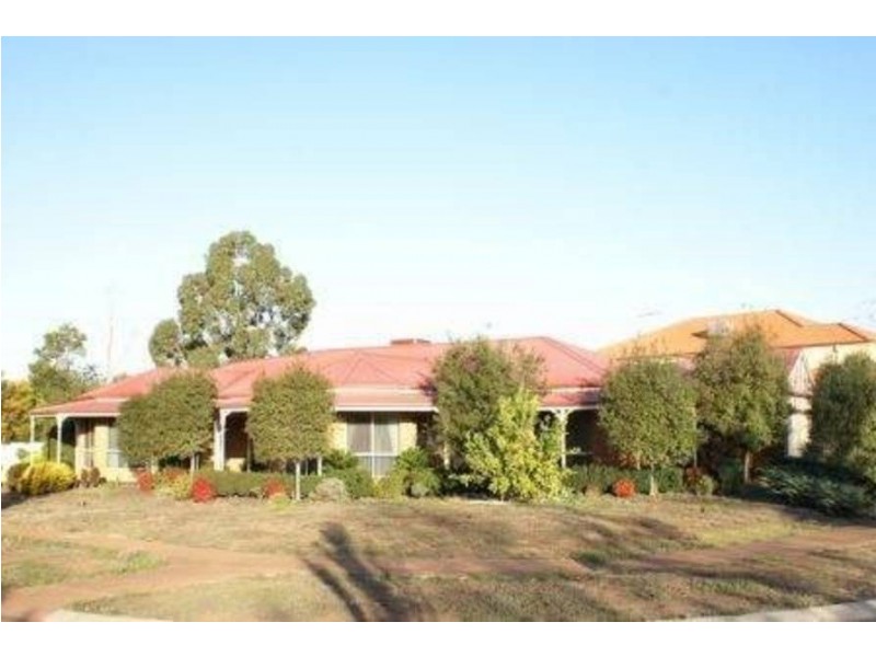 26 Caroline Springs Blv, Caroline Springs VIC 3023