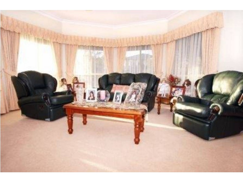 26 Caroline Springs Blv, Caroline Springs VIC 3023