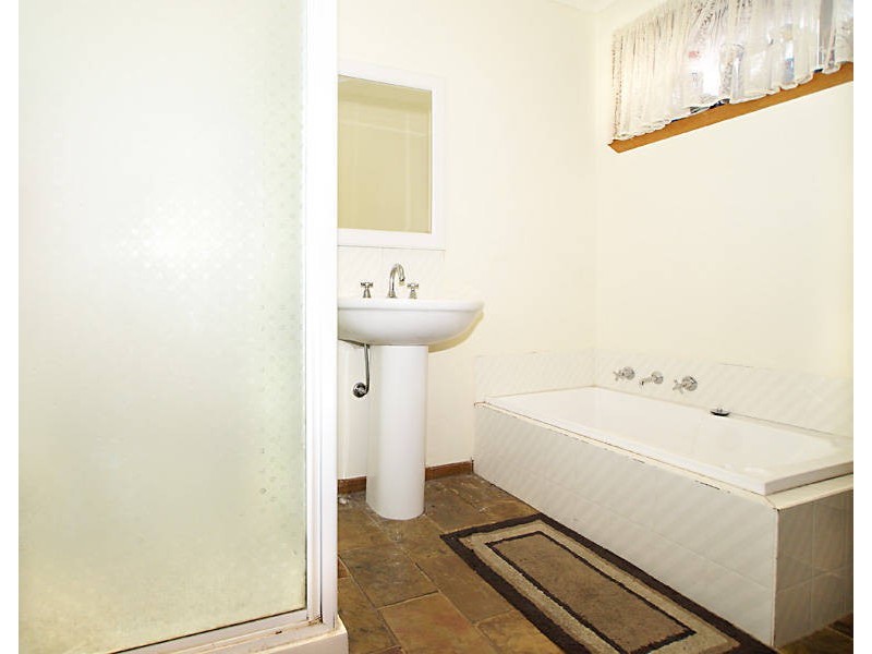 20 Diamond Ave, Albanvale VIC 3021