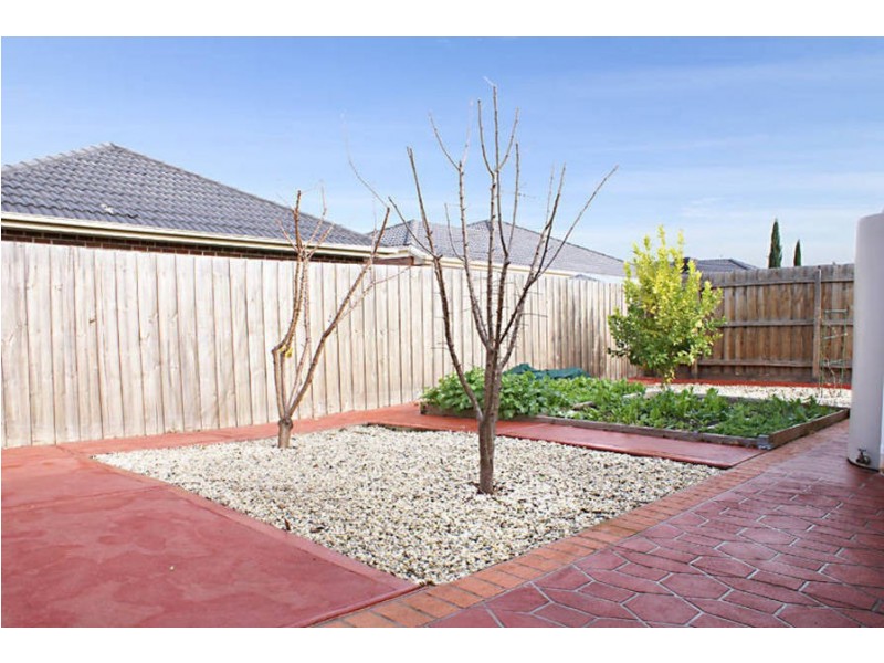 17 Minvi Tce, Cairnlea VIC 3023