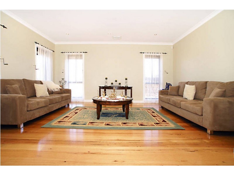 22 Barringo Way, Caroline Springs VIC 3023