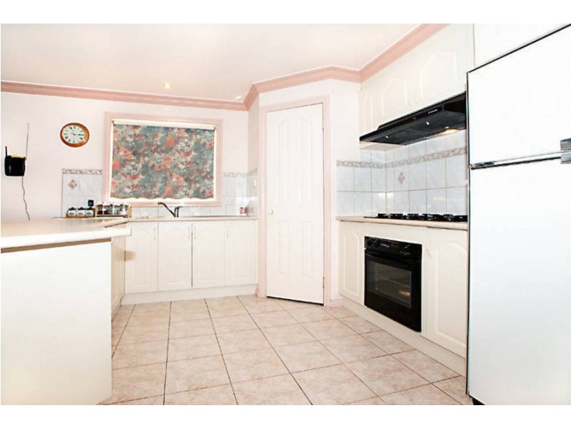 4 Goulburn Cct, Caroline Springs VIC 3023