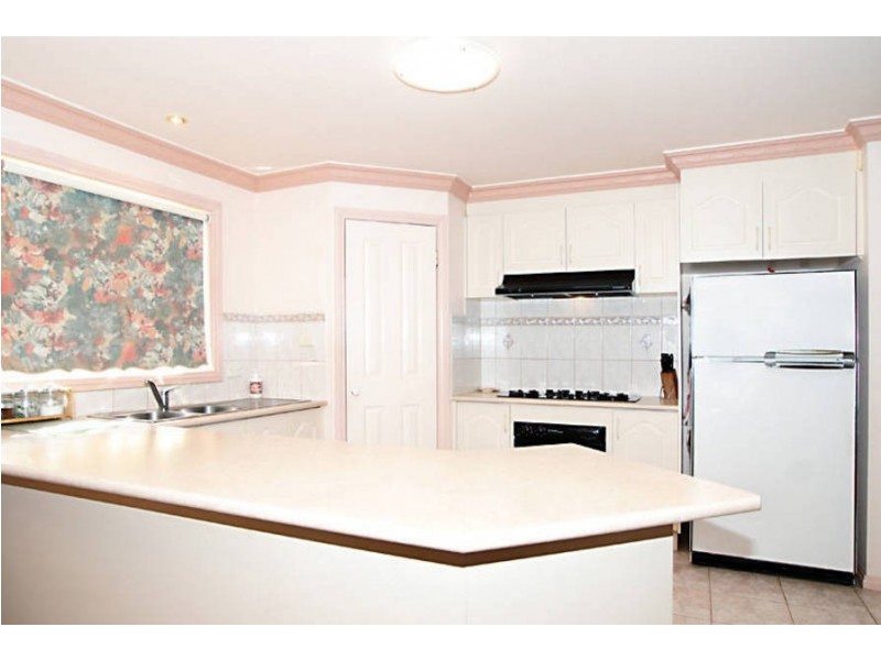 4 Goulburn Cct, Caroline Springs VIC 3023