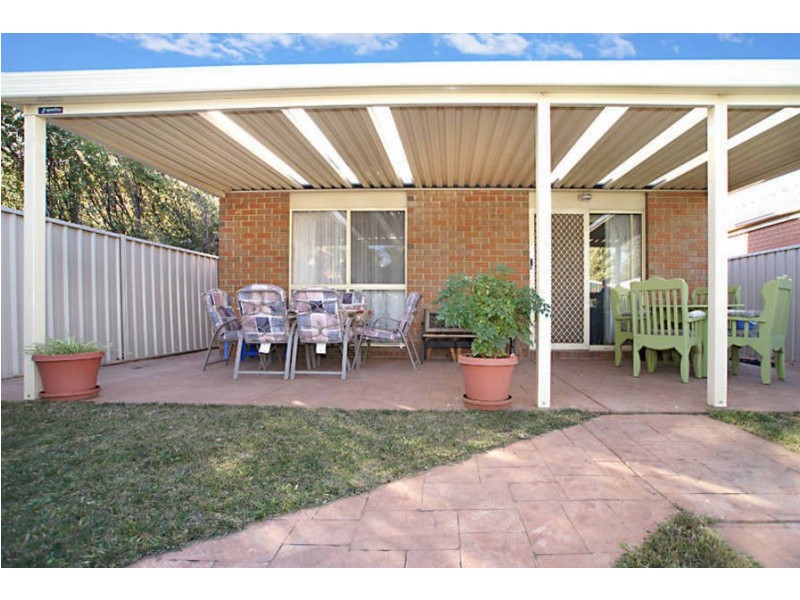 4 Goulburn Cct, Caroline Springs VIC 3023