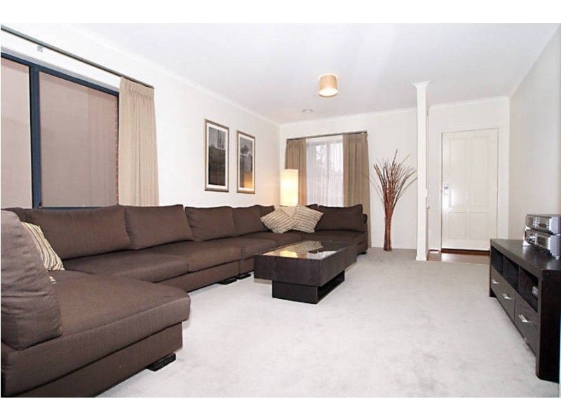 8 Dobell Cresent, Caroline Springs VIC 3023