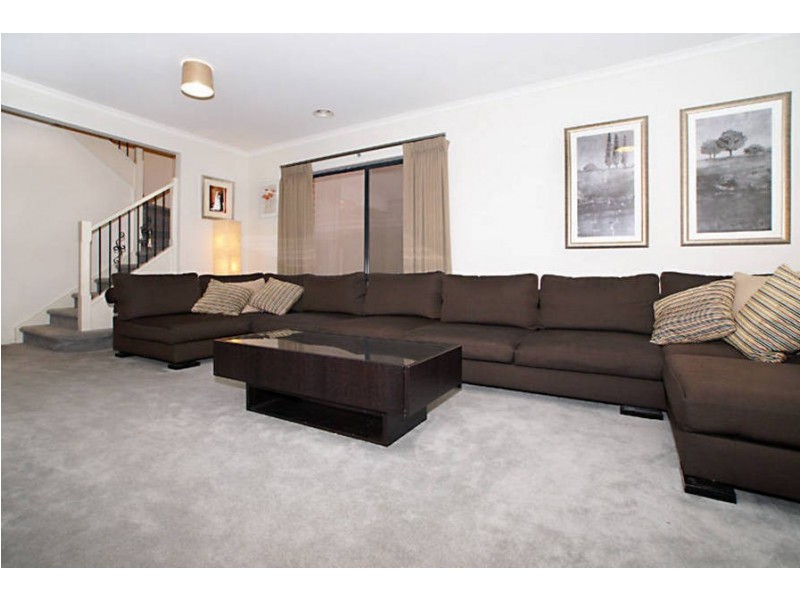 8 Dobell Cresent, Caroline Springs VIC 3023