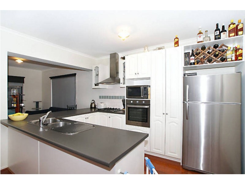 8 Dobell Cresent, Caroline Springs VIC 3023