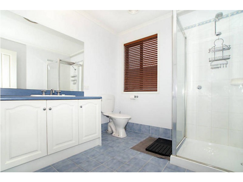 8 Dobell Cresent, Caroline Springs VIC 3023